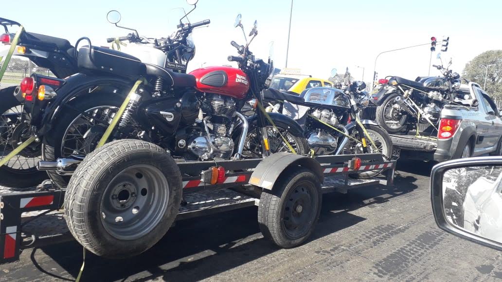 Varias motos transportadas en una misma operación